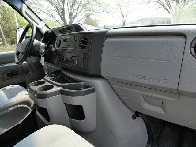 2010 Ford E-350SD Base Cutaway